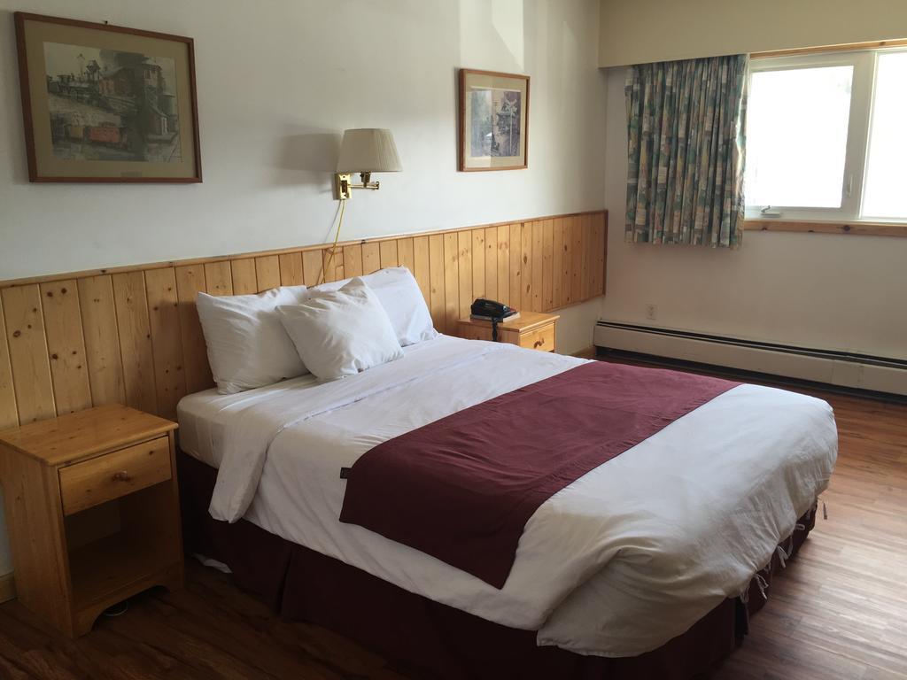 Canadas Best Value Inn- Riverview Hotel Whitehorse Extérieur photo