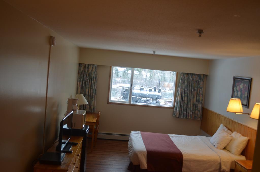 Canadas Best Value Inn- Riverview Hotel Whitehorse Extérieur photo