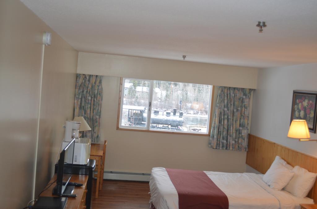Canadas Best Value Inn- Riverview Hotel Whitehorse Extérieur photo