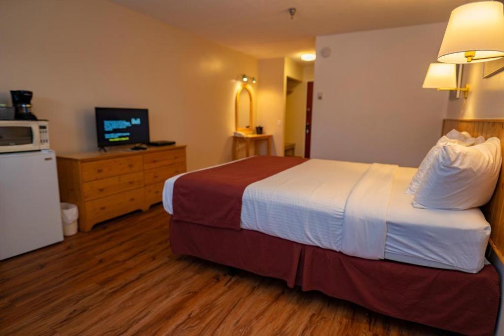 Canadas Best Value Inn- Riverview Hotel Whitehorse Extérieur photo