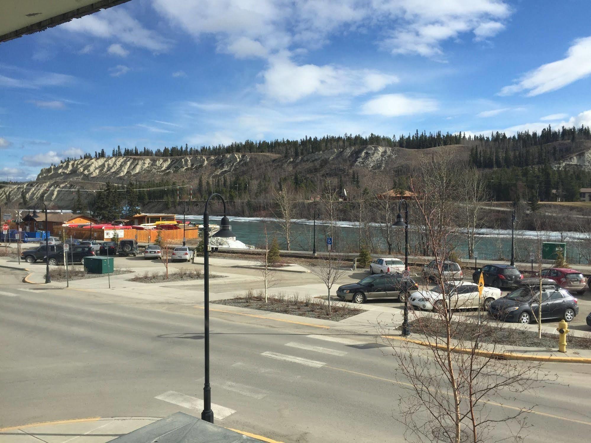 Canadas Best Value Inn- Riverview Hotel Whitehorse Extérieur photo