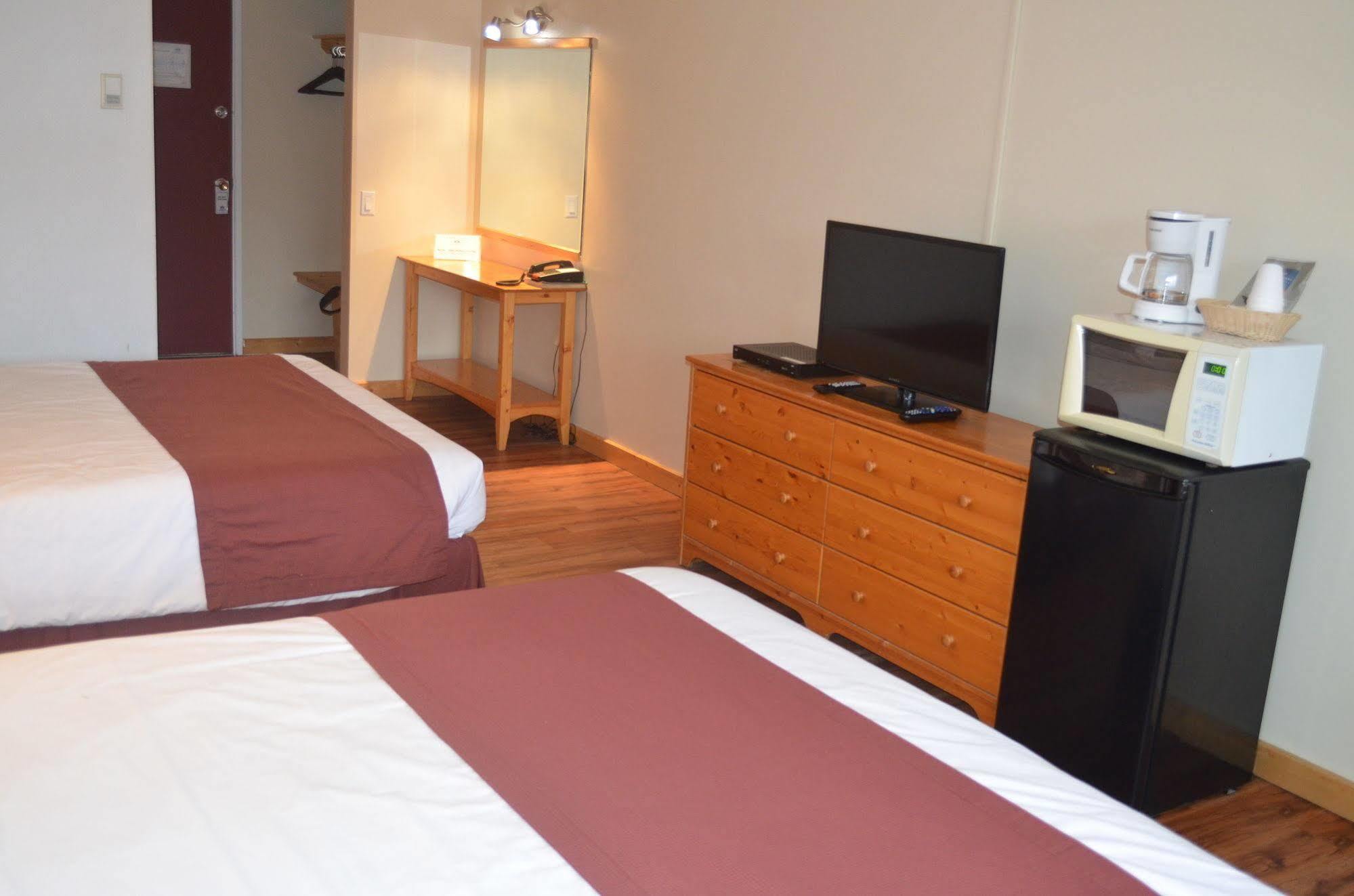 Canadas Best Value Inn- Riverview Hotel Whitehorse Extérieur photo